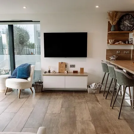 Coast Beachfront Gf 6 Guests Dog Friendly Apartment-2