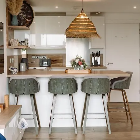 Coast Beachfront Gf 6 Guests Dog Friendly Apartment-3